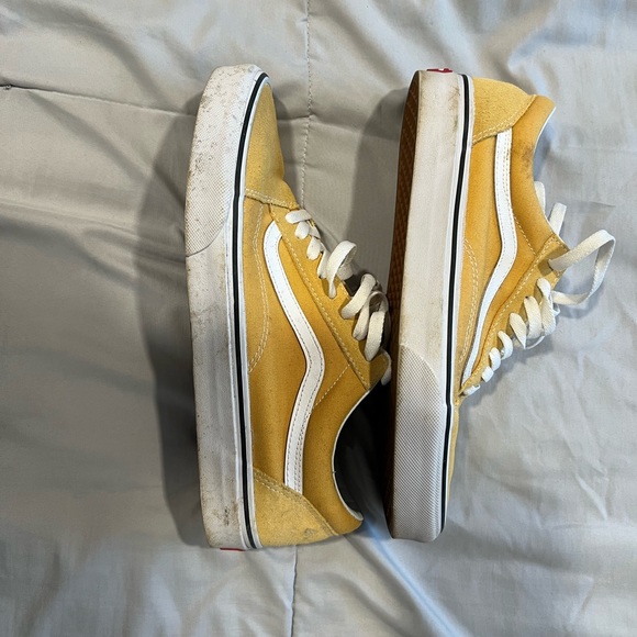 Yellow Van’s Old Skool - Picture 2 of 2